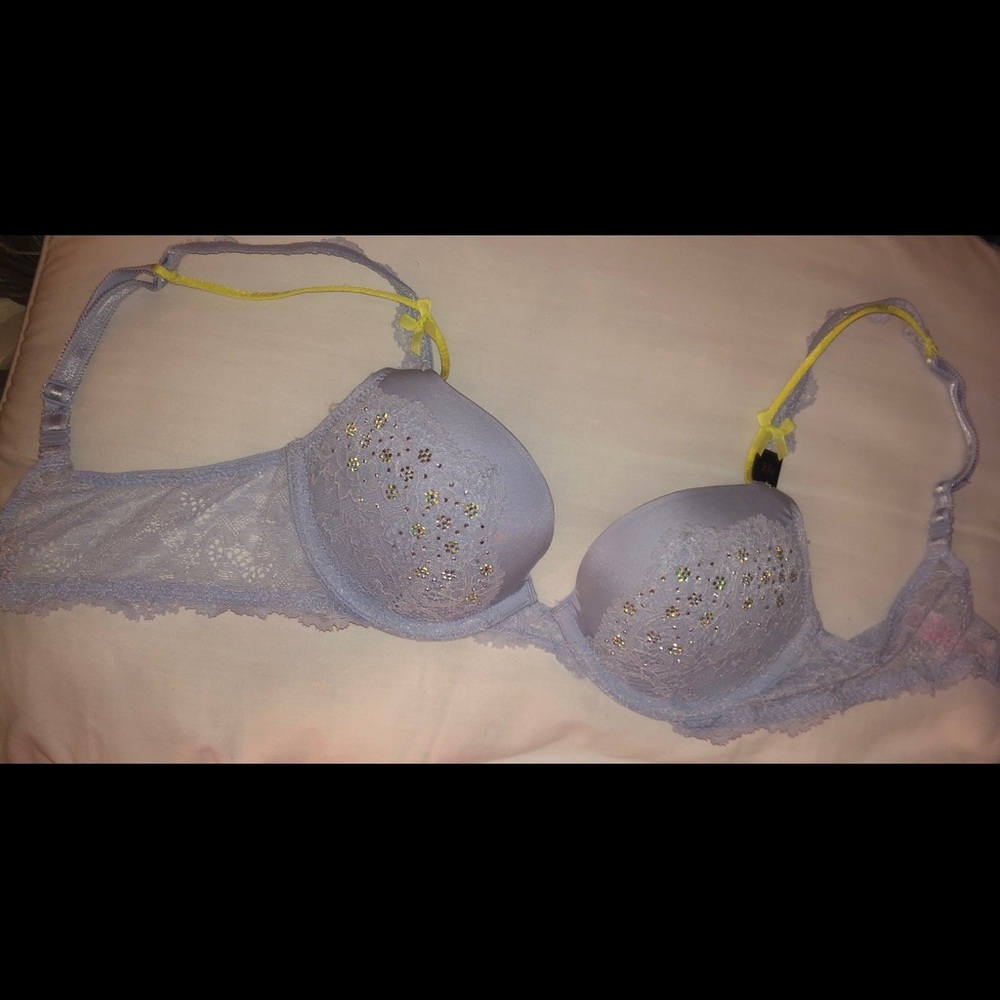 Victoria secret bra 32B